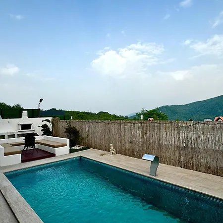 Sakarya Memnuniye De 2 1 Salon Oezel Havuzlu , Muhafazakar , Soemineli , Jakuzili 6 Kisilik Tatil Villasi *
