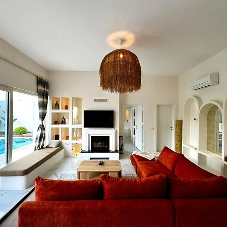 Sakarya Memnuniye De 2 1 Salon Oezel Havuzlu , Muhafazakar , Soemineli , Jakuzili 6 Kisilik Tatil Villasi * Sapanca