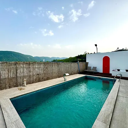 Sakarya Memnuniye De 2 1 Salon Oezel Havuzlu , Muhafazakar , Soemineli , Jakuzili 6 Kisilik Tatil Villasi * Sapanca