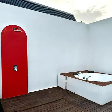 Sakarya Memnuniye De 2 1 Salon Oezel Havuzlu , Muhafazakar , Soemineli , Jakuzili 6 Kisilik Tatil Villasi Villa Sapanca