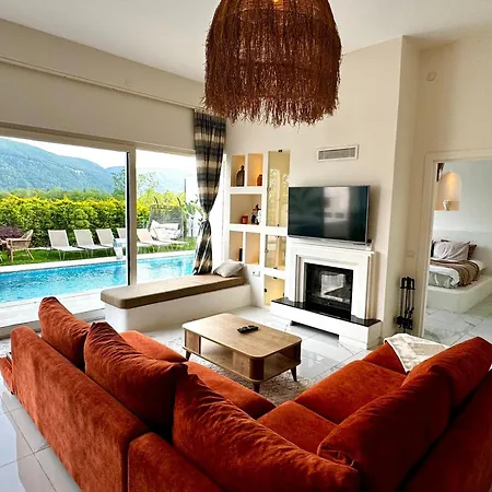 Sakarya Memnuniye De 2 1 Salon Oezel Havuzlu , Muhafazakar , Soemineli , Jakuzili 6 Kisilik Tatil Villasi * Sapanca