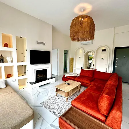 Sakarya Memnuniye De 2 1 Salon Oezel Havuzlu , Muhafazakar , Soemineli , Jakuzili 6 Kisilik Tatil Villasi Villa Sapanca