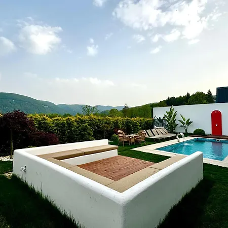 Villa Sakarya Memnuniye De 2 1 Salon Isitma Havuzlu , Muhafazakar , Soemineli , Jakuzili 6 Kisilik Tatil Villasi
